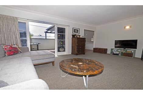 Photo of property in 14 Birdwood Road, Swanson, Auckland, 0612