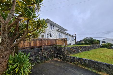 Photo of property in 2 Barclay Street, Newlands, Wellington, 6037