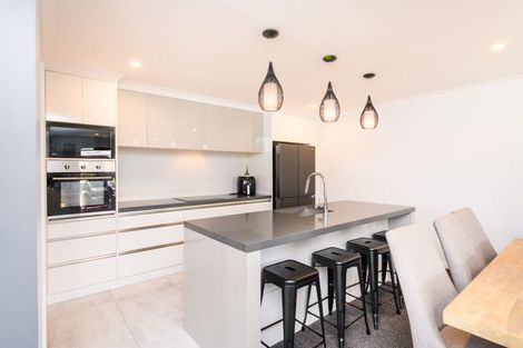 Photo of property in 5 Stratford Court, Fitzherbert, Palmerston North, 4410