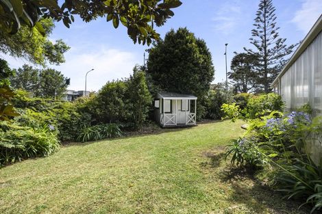 Photo of property in 2/1 Cascades Road, Pakuranga Heights, Auckland, 2010
