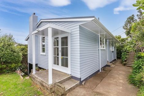 Photo of property in 135 Ruskin Road, Newlands, Wellington, 6037