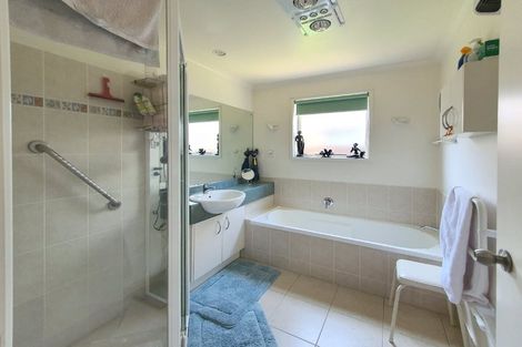 Photo of property in 3/262 Centreway Road, Orewa, 0931