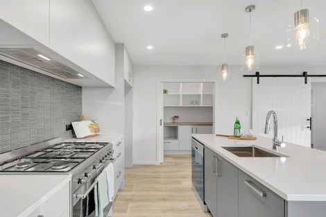 Photo of property in 68 Kakariki Grove, Waikanae, 5036