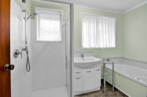 Photo of property in 6 Kamahi Place, Inglewood, 4330