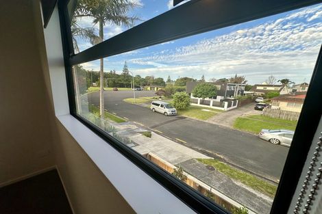 Photo of property in 6a Jern Place, Eastern Beach, Auckland, 2012