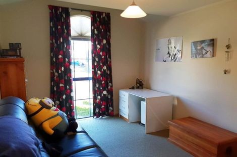 Photo of property in 12a Kentwood Drive, Woodridge, Wellington, 6037