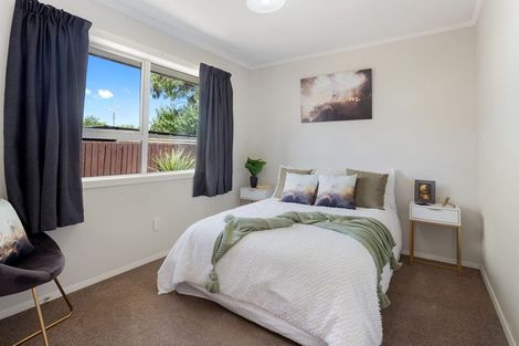 Photo of property in 82 Farquhars Road, Redwood, Christchurch, 8051