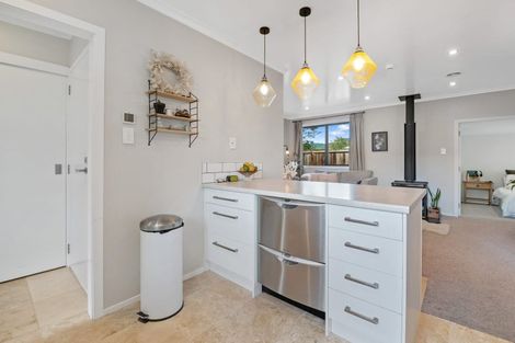 Photo of property in 8b Wyndham Road, Hannahs Bay, Rotorua, 3010