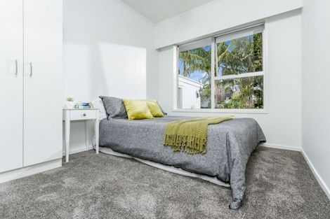 Photo of property in 2/8 Tobruk Crescent, Milford, Auckland, 0620