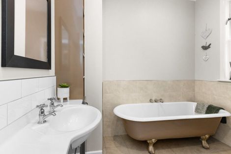 Photo of property in 9 Neeve Place, Taradale, Napier, 4112