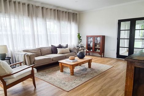 Photo of property in 804 Heretaunga Street East, Parkvale, Hastings, 4122