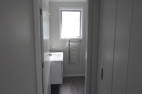 Photo of property in 20d Chetwode Grove, Newlands, Wellington, 6037