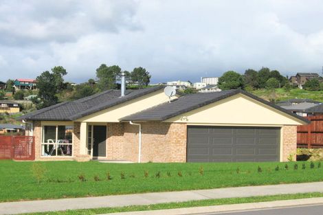 Photo of property in 40 Roberta Crescent, Orewa, 0931