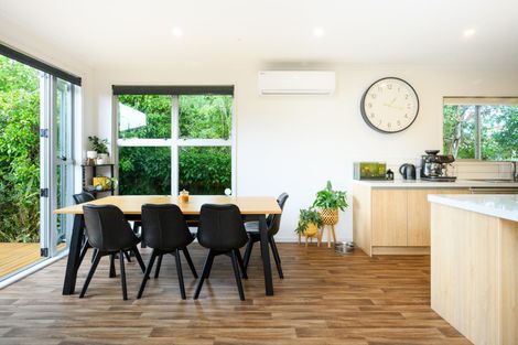 Photo of property in 28 Summerhill Drive, Fitzherbert, Palmerston North, 4410