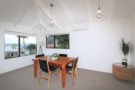 Photo of property in 2/123 Queen Street, Northcote Point, Auckland, 0627