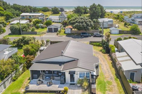 Photo of property in 118 Rua Avenue, Waitarere Beach, Levin, 5510