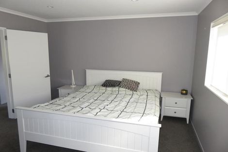 Photo of property in 100 Amesbury Drive, Churton Park, Wellington, 6037