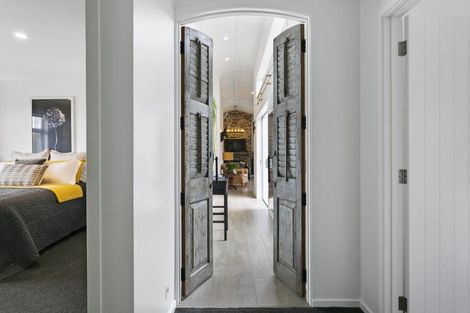 Photo of property in 16 Pukenamu Road, Rainbow Point, Taupo, 3330