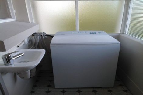 Photo of property in 1-12/48 The Bay Hill, Timaru, 7910