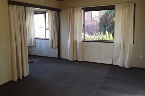 Photo of property in 2/9 Seaton Road, Murrays Bay, Auckland, 0630