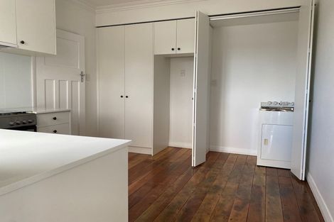 Photo of property in 73 Whites Line East, Waiwhetu, Lower Hutt, 5010