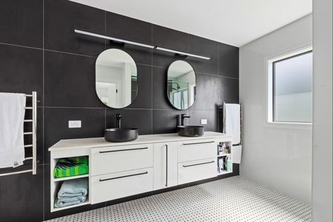 Photo of property in 1c Puriri Avenue, Orewa, 0931