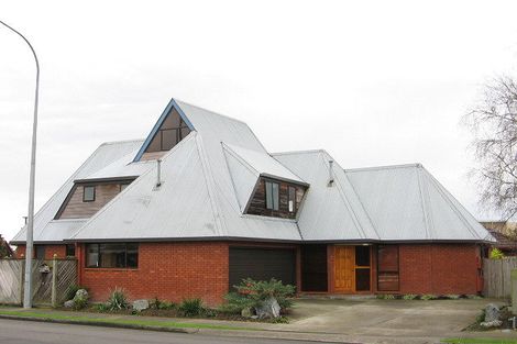 Photo of property in 3 Pahiatua Street, Hokowhitu, Palmerston North, 4410