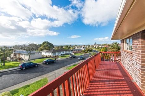 Photo of property in 1/4 Lydford Place, Glendene, Auckland, 0602