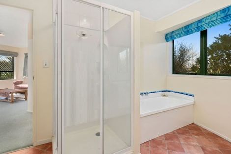 Photo of property in 8 Vinograd Drive, Te Atatu Peninsula, Auckland, 0610