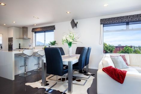 Photo of property in 12 Margaret Place, Merrilands, New Plymouth, 4312