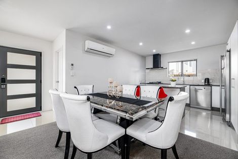 Photo of property in 110a Royal Road, Massey, Auckland, 0614