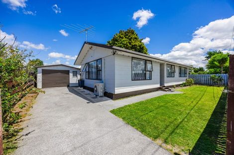 Photo of property in 2/2 Resolute Way, Papakura, 2110