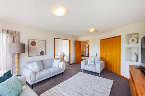 Photo of property in 33 Ruapehu Drive, Fitzherbert, Palmerston North, 4410