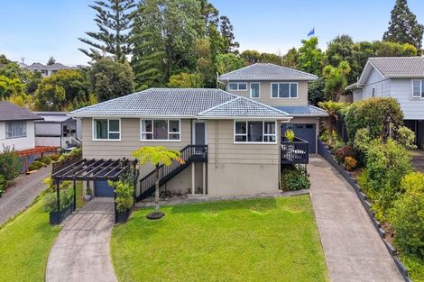 Photo of property in 16 Judkins Crescent, Cockle Bay, Auckland, 2014