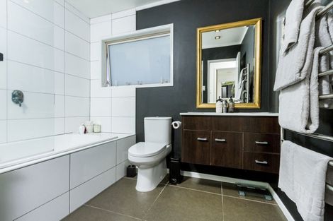 Photo of property in 7 Paris Place, Birkenhead, Auckland, 0626