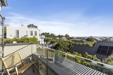 Photo of property in 2/79 Island Road, Beach Haven, Auckland, 0626
