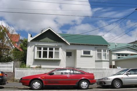 Photo of property in 10-10a Queen Street, Mount Victoria, Wellington, 6011