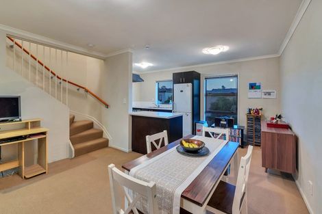 Photo of property in 35 Barnea Circle, Glen Eden, Auckland, 0602
