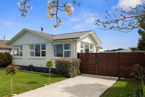 Photo of property in 16 Bracebridge Street, Kaiapoi, 7630
