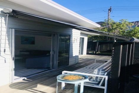 Photo of property in 15 Old Lake Road, Narrow Neck, Auckland, 0624