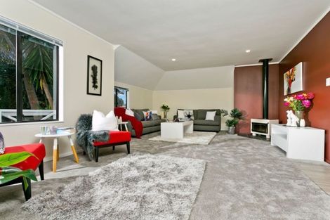 Photo of property in 12 Sunward Rise, Glenfield, Auckland, 0629