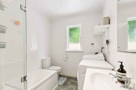 Photo of property in 27 Hathaway Avenue, Karori, Wellington, 6012