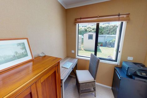 Photo of property in 2 Carter Crescent, Foxton Beach, Foxton, 4815
