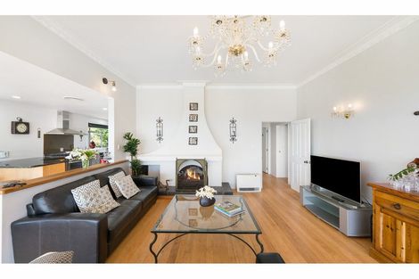 Photo of property in 854 West Coast Road, Waiatarua, Auckland, 0604