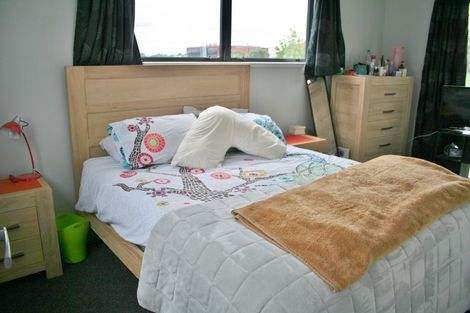 Photo of property in 16a Woodall Place, Totara Vale, Auckland, 0627