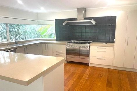 Photo of property in 2/8 Sandown Road, Rothesay Bay, Auckland, 0630