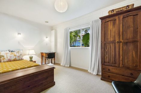 Photo of property in 10 Lyons Avenue, Murrays Bay, Auckland, 0630