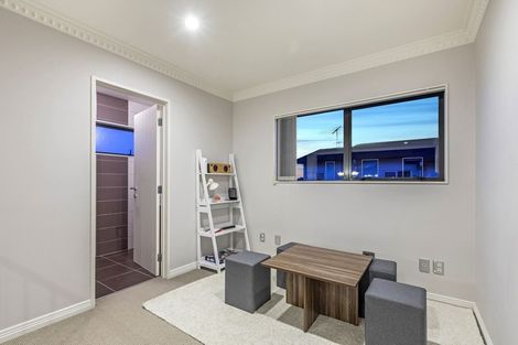 Photo of property in 10 Oak View Terrace, Schnapper Rock, Auckland, 0632