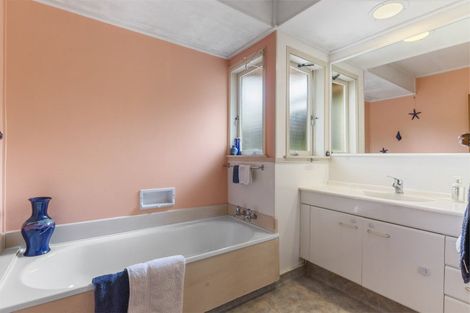 Photo of property in 63 Parkhill Road, Mellons Bay, Auckland, 2014