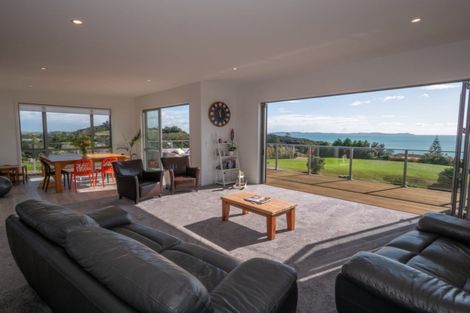 Photo of property in 68 Stratford Drive, Cable Bay, 0420
